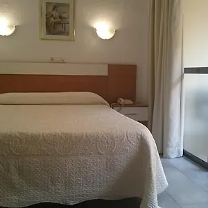 2* Casa de hóspedes Terminal
