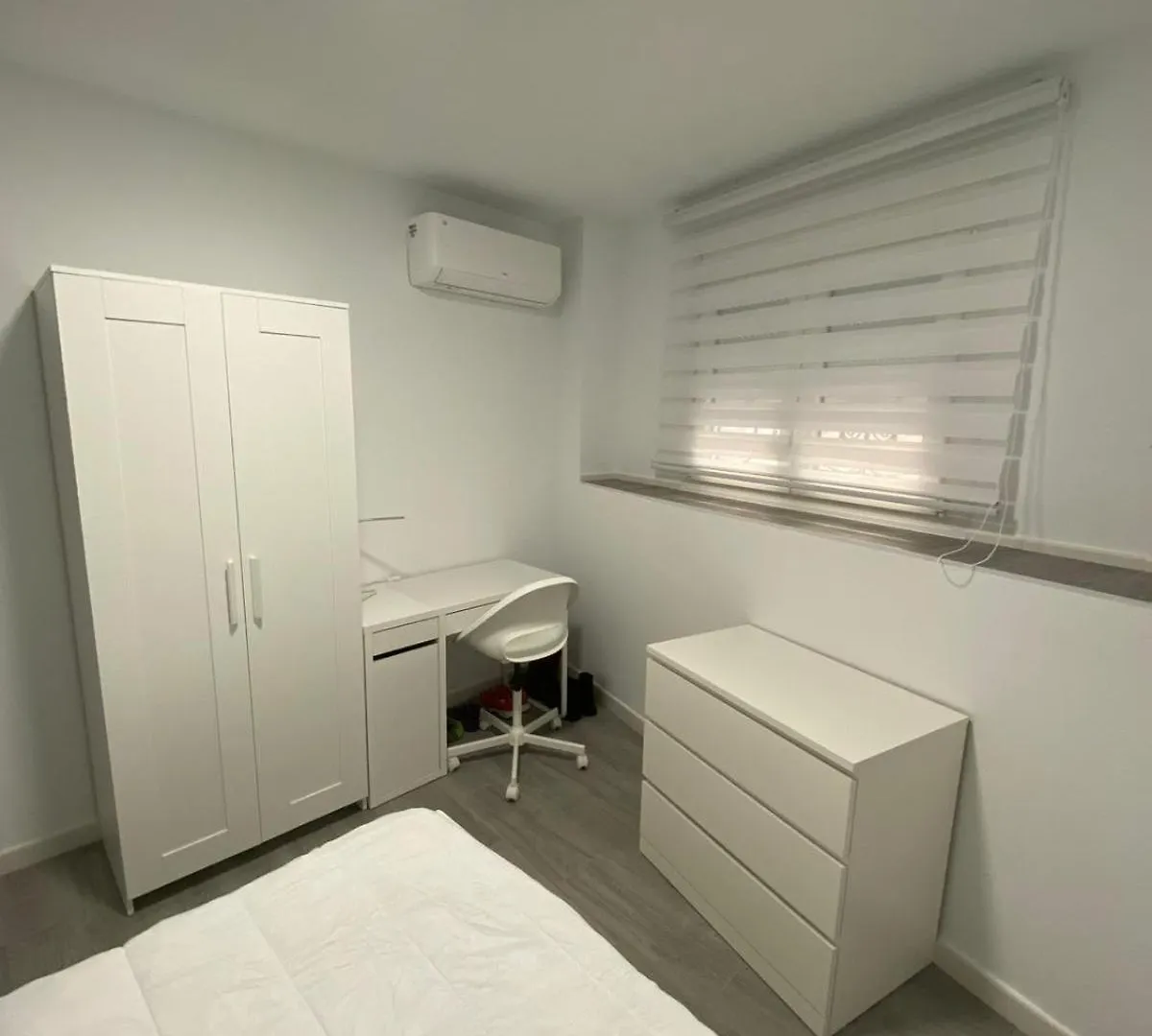 3 Rooms Con Terraza Junto A Monte Victoria マラガ アパート