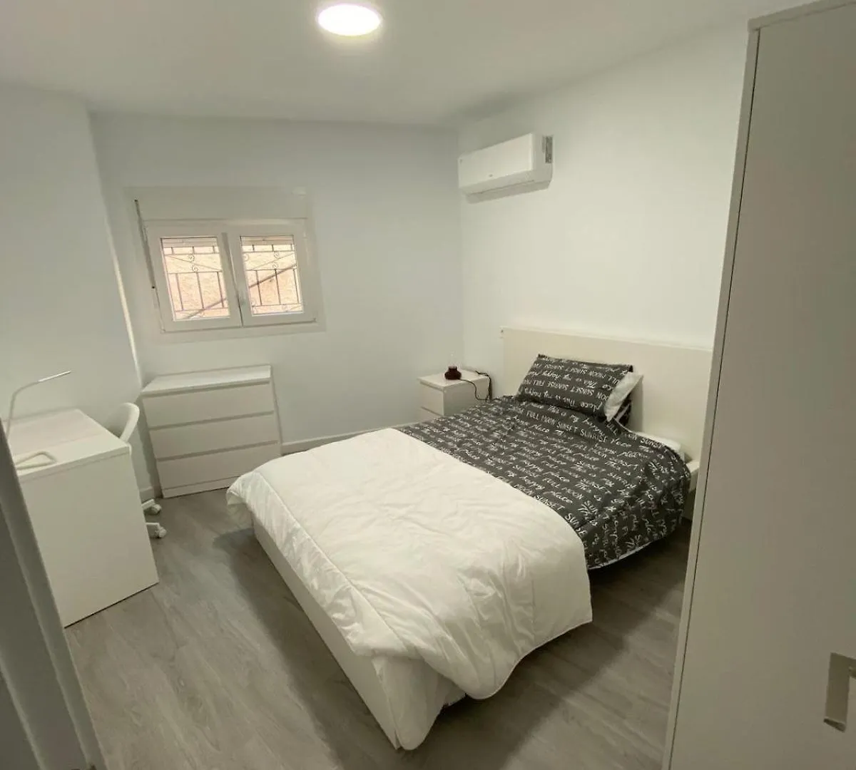 3 Rooms Con Terraza Junto A Monte Victoria マラガ 0*,